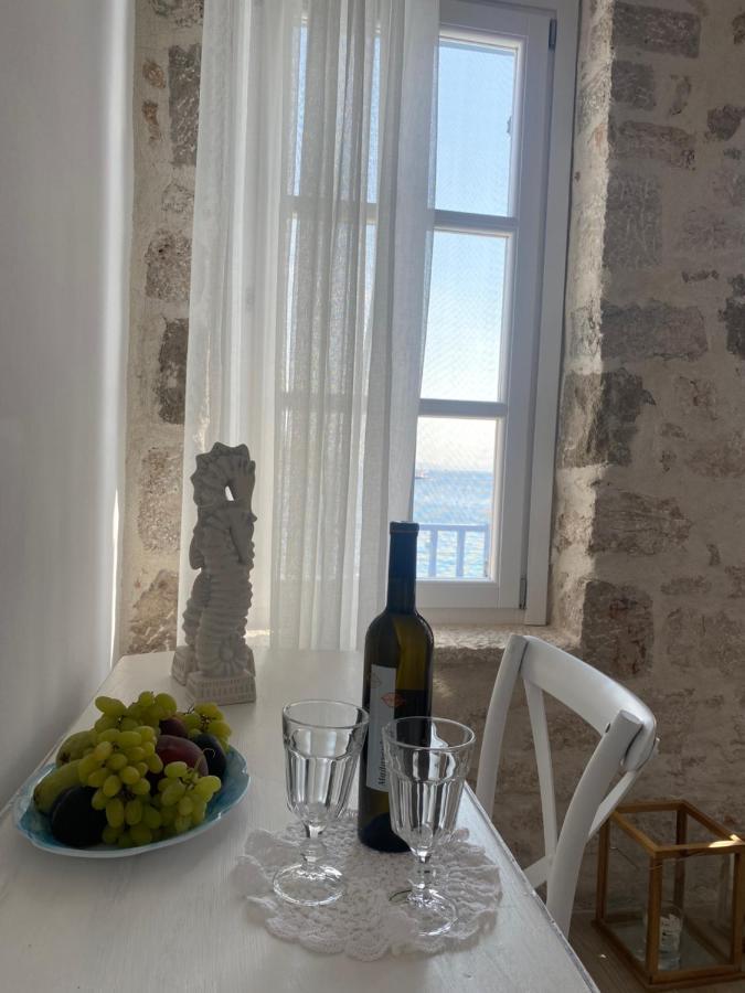Halki Sea Breeze - A Waterfront Villa Exterior photo